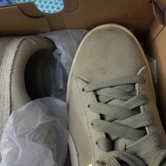 Suede pumas - Picture 2 of 5